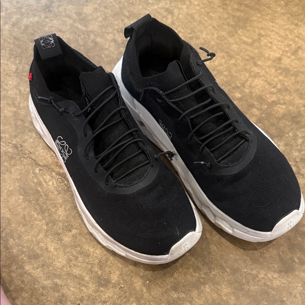 Black and White onCloud Cloudtilt Athletic Shoes